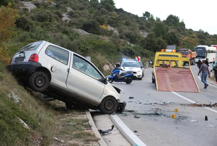 KAOS NA ULAZU U &Scaron;IBENIK: Sudarila se četiri auta, staklo i lim posvuda, promet u kolapsu
