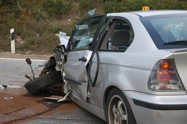 KAOS NA ULAZU U &Scaron;IBENIK: Sudarila se četiri auta, staklo i lim posvuda, promet u kolapsu