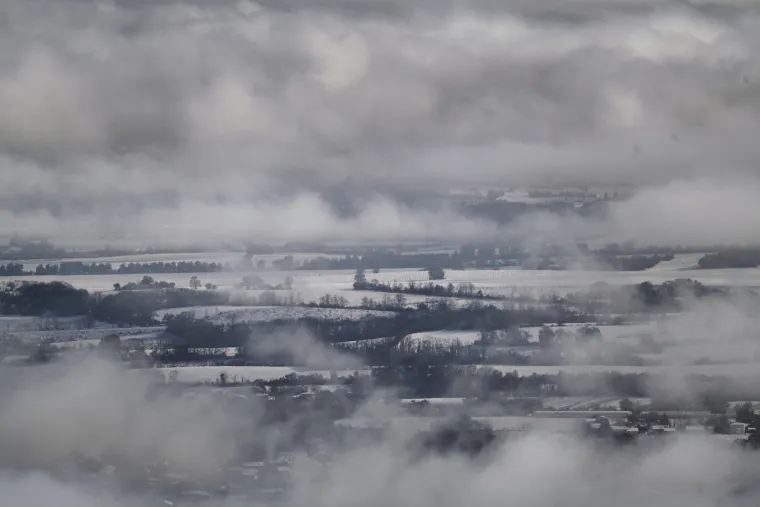 Snijeg paralizirao Francusku: Bez struje ostalo 200 tisuća domova, jedna osoba poginula