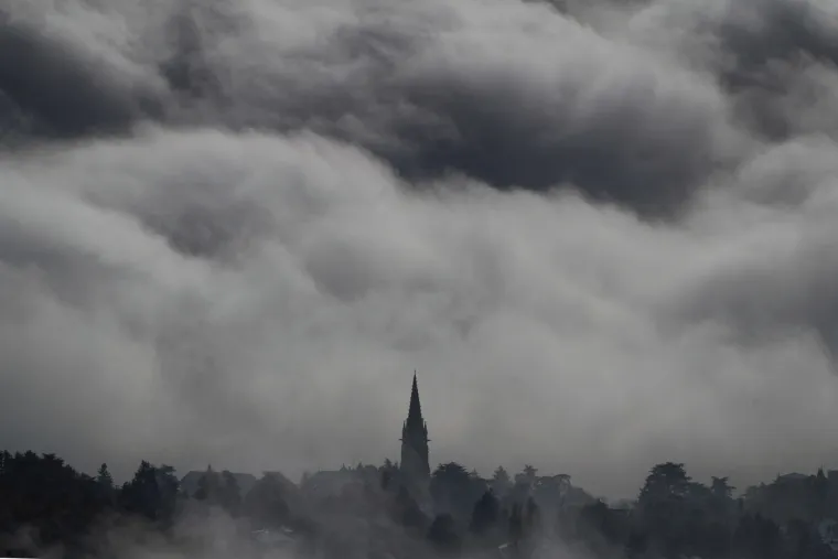 Snijeg paralizirao Francusku: Bez struje ostalo 200 tisuća domova, jedna osoba poginula