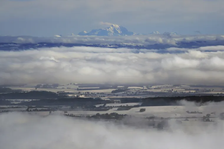 Snijeg paralizirao Francusku: Bez struje ostalo 200 tisuća domova, jedna osoba poginula