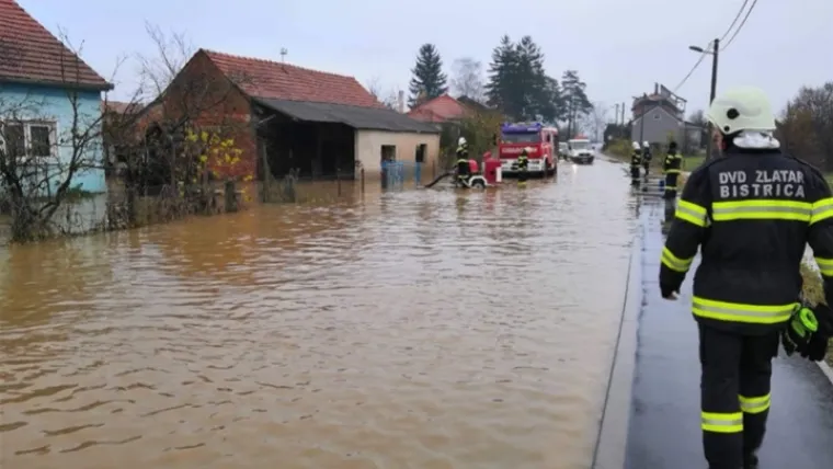 Zagorje pod vodom, vatrogasci zatrpani pozivima: Poplavljene ceste, voda ulazi u kuće!
