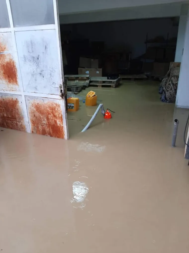 Zagorje pod vodom, vatrogasci zatrpani pozivima: Poplavljene ceste, voda ulazi u kuće!