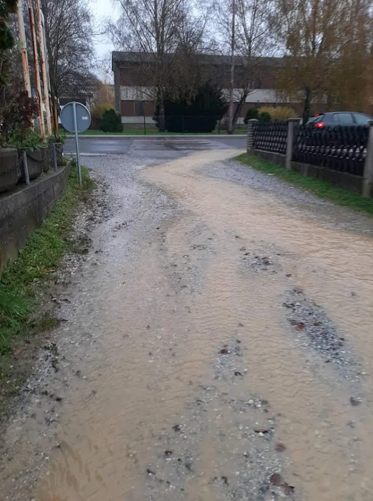 Zagorje pod vodom, vatrogasci zatrpani pozivima: Poplavljene ceste, voda ulazi u kuće!