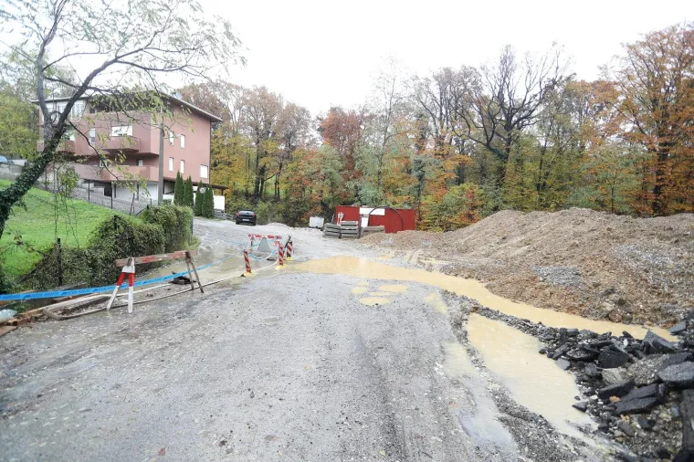 Radovi u ulici Donje Prekrižje za vrijeme obilnih kiša pretvaraju se u obilne lokve