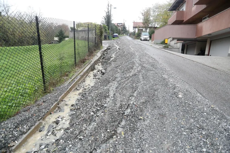 Radovi u ulici Donje Prekrižje za vrijeme obilnih ki&scaron;a pretvaraju se u obilne lokve