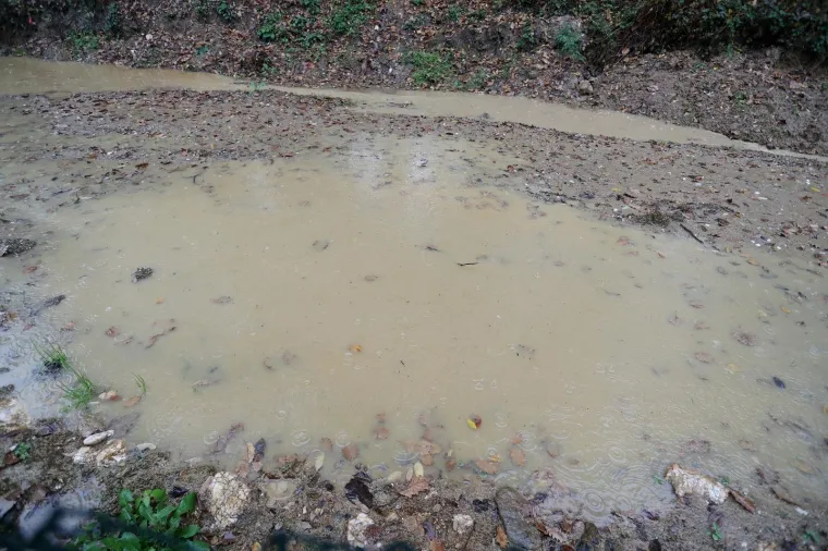 Radovi u ulici Donje Prekrižje za vrijeme obilnih ki&scaron;a pretvaraju se u obilne lokve
