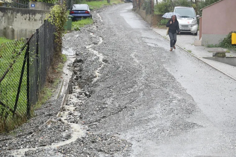 Radovi u ulici Donje Prekrižje za vrijeme obilnih ki&scaron;a pretvaraju se u obilne lokve