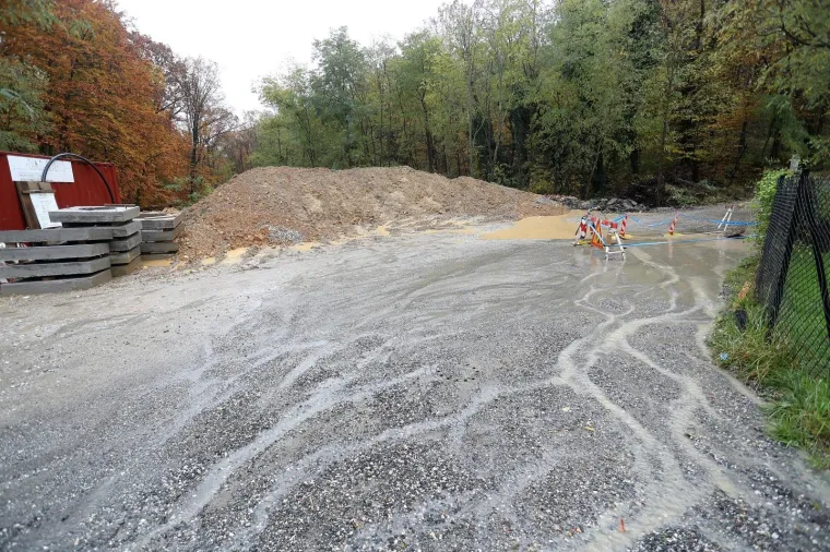 Radovi u ulici Donje Prekrižje za vrijeme obilnih ki&scaron;a pretvaraju se u obilne lokve
