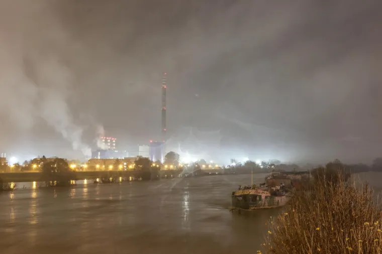 [FOTO] SAVA SE IZLILA IZ KORITA: Vodostaj je drastično porastao, pogledajte fotografije