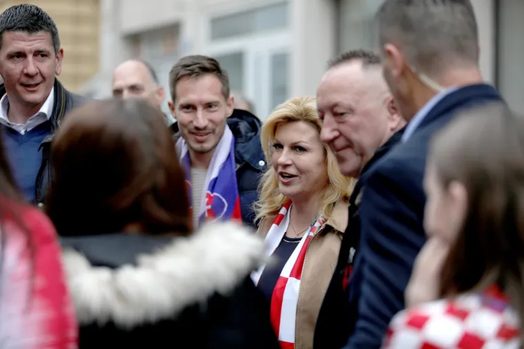 RIJEKA GORI UOČI KLJUČNE UTAKMICE: Hrvatski i slovački navijači odu&scaron;evili, pogledajte prizore iz centra grada