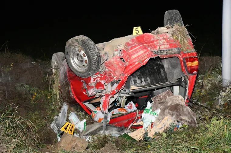 Vlak kod Križevaca naletio na automobil! Odbacio ga je u jarak i potpuno smrskao, a vozač je ozlijeđen