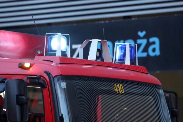 U podzemnoj garaži trgovačkog centra zapalio se automobil: 'Skoro sam pala u nesvijest'