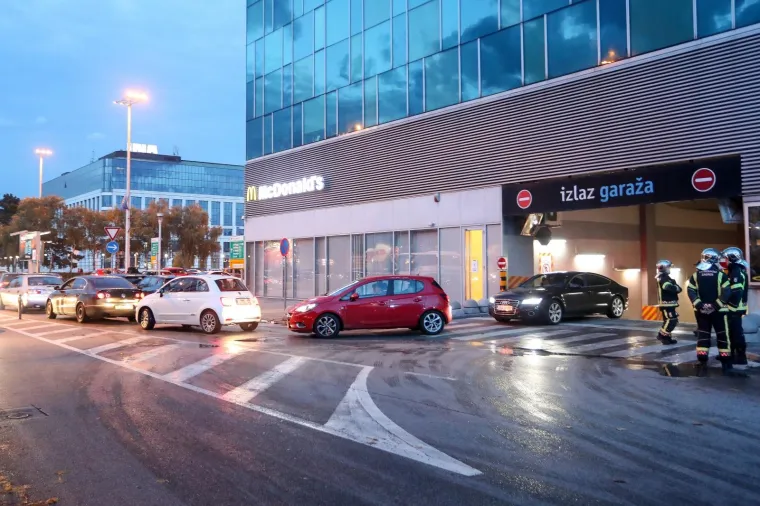 U podzemnoj garaži trgovačkog centra zapalio se automobil: 'Skoro sam pala u nesvijest'