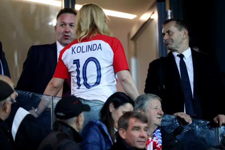 Zvijezda nogometnih tribina: Razgaljena Kolinda Grabar-Kitarović slavila pobjedu 'Vatrenih' s ocem Luke Modrića