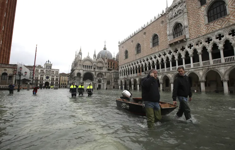 U Veneciji plimni val preko metar i pol: Firenza i Pisa u pripravnosti, hoće li se ponoviti isti scenarij?