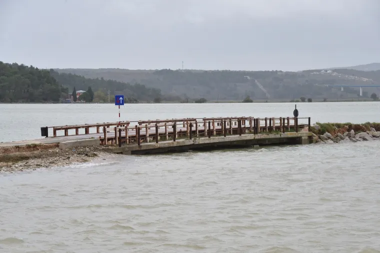 Most Antenal zbog vode na kolniku zatvoren za promet: Čeka se smirivanje situacije