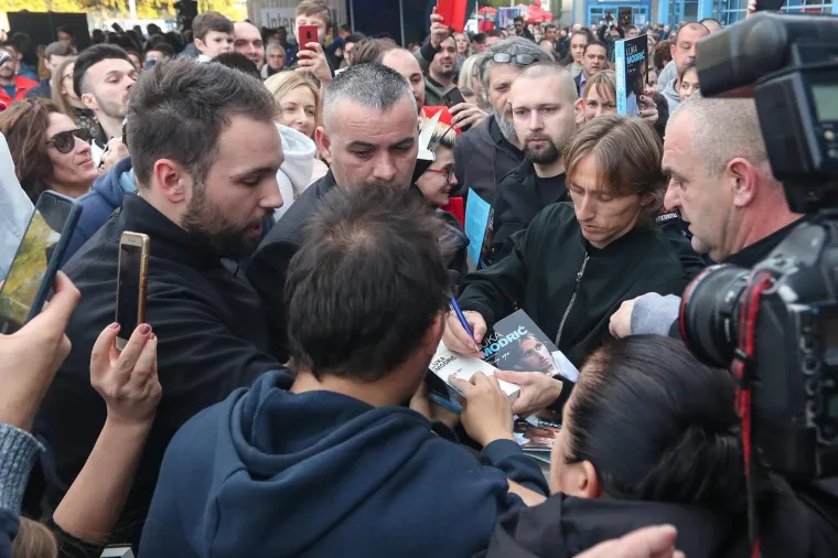 Luka Modrić na Interliberu otkrio najdraže knjige iz djetinjstva i djeci dao važan savjet