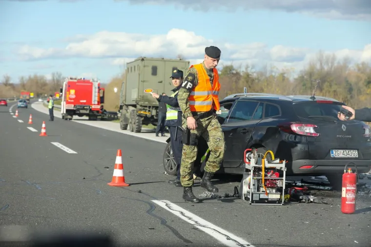 Na zagrebačkoj obilaznici dogodila se prometna nesreća između vozila Hrvatske vojske i osobnog vozila. Jedna osoba je poginula