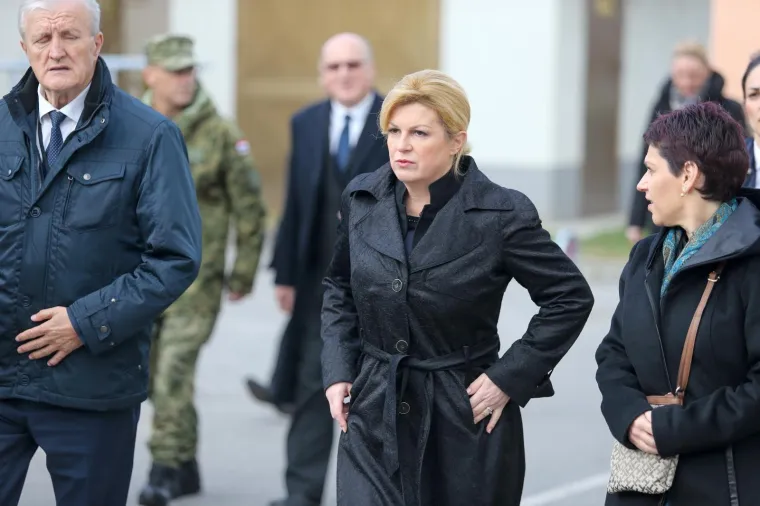 Državni vrh u Vukovaru: Predsjednica obukla 'zenge', Plenković se rukovao sa Sinčićem!