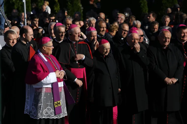 Dan sjećanja na žrtvu Vukovara: Državni vrh položio vijence na memorijalnom groblju