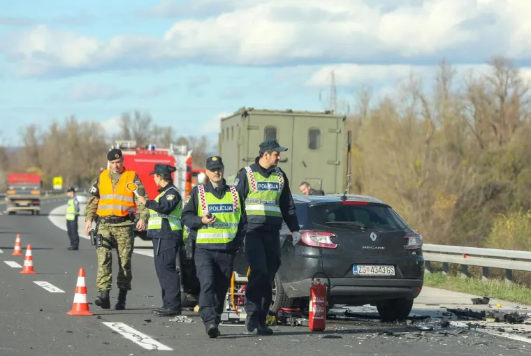 SUDAR VOZILA HRVATSKE VOJSKE I OSOBNOG VOZILA: Jedna osoba je poginula