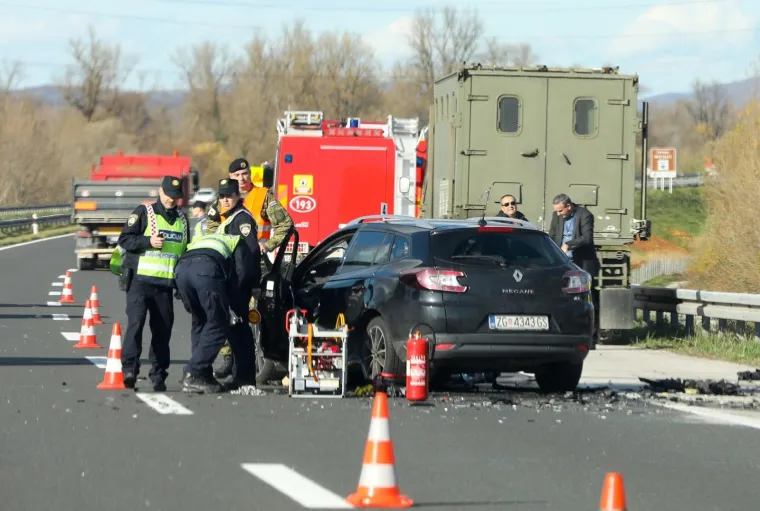 SUDAR VOZILA HRVATSKE VOJSKE I OSOBNOG VOZILA: Jedna osoba je poginula