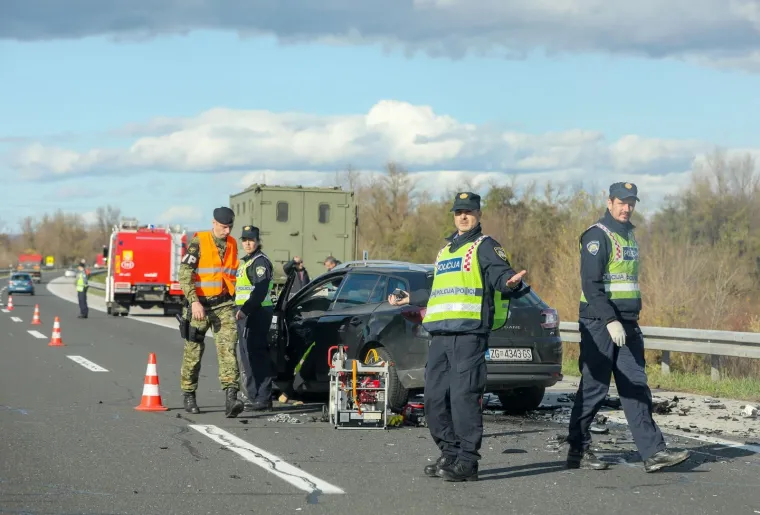 SUDAR VOZILA HRVATSKE VOJSKE I OSOBNOG VOZILA: Jedna osoba je poginula