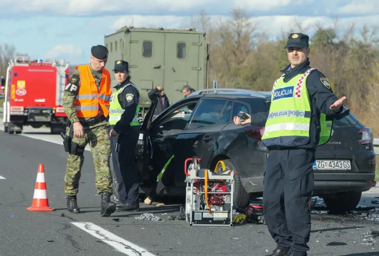 SUDAR VOZILA HRVATSKE VOJSKE I OSOBNOG VOZILA: Jedna osoba je poginula