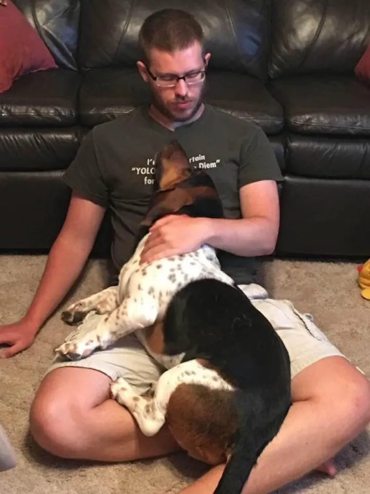 TE&Scaron;KO DA ĆE VAS IJEDAN ČOVJEK OVAKO GLEDATI: Psi uhvaćeni u emotivnim iskazima ljubavi prava su doza slatkoće