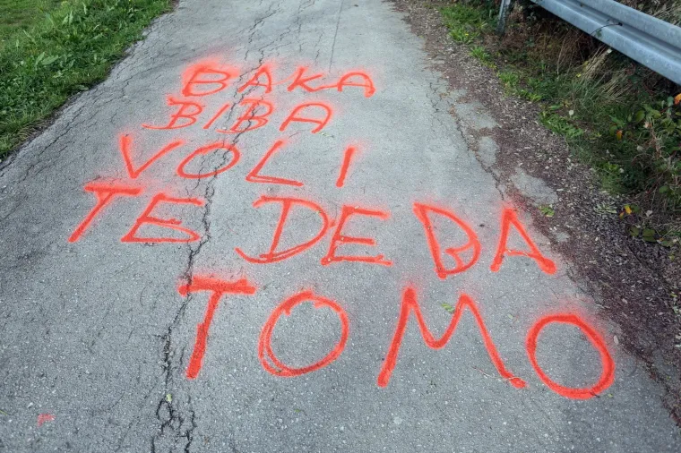 ROMANTIKA KRAJ DRVENOG MOSTA NA KORANI: Ne znamo tko je baka Biba, ali deda Tomo je jako voli