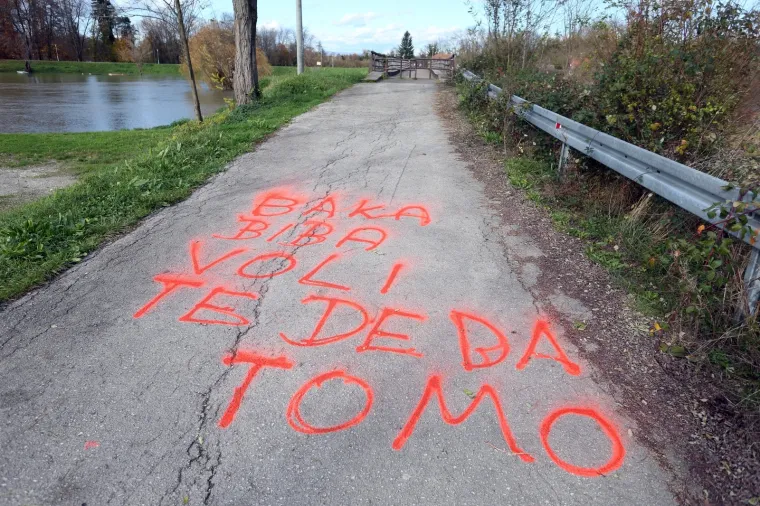 ROMANTIKA KRAJ DRVENOG MOSTA NA KORANI: Ne znamo tko je baka Biba, ali deda Tomo je jako voli