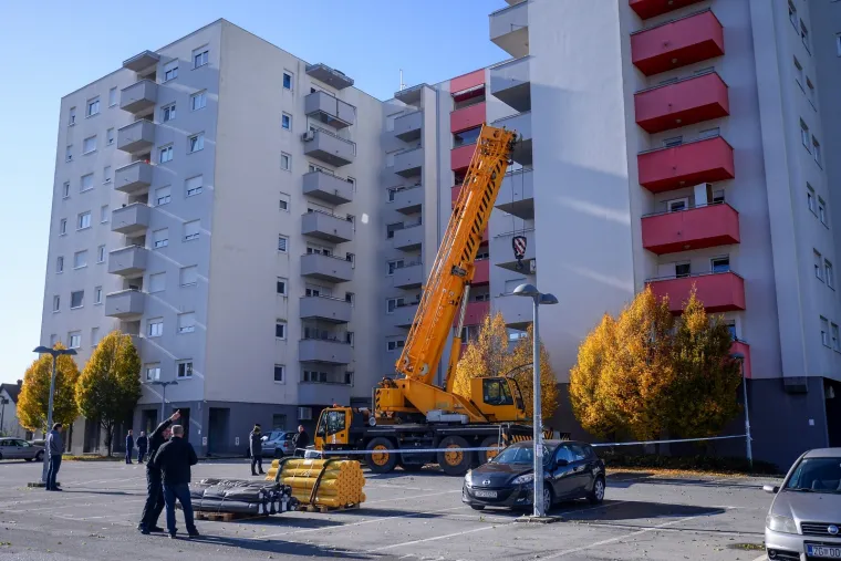 EKSPLOZIJA U ZAGREBU: Kran zapeo za dalekovod
