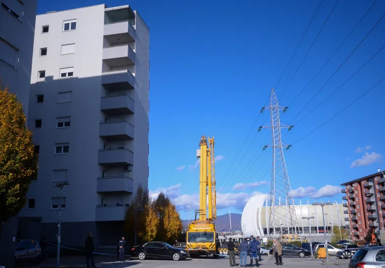 EKSPLOZIJA U ZAGREBU: Kran zapeo za dalekovod