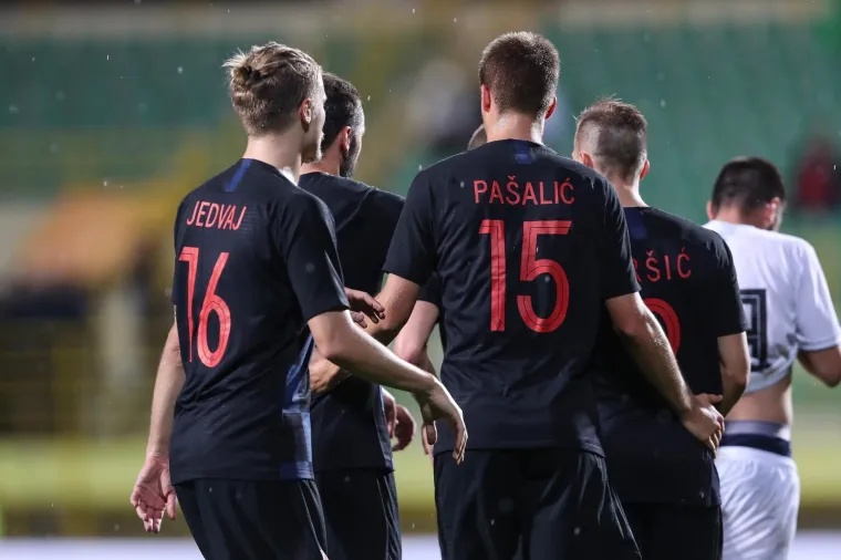 Hrvatska se u Puli s dva igrača manje pobjedom nad Gruzijom oprostila od 2019., ali i 'srebrnih' dresova