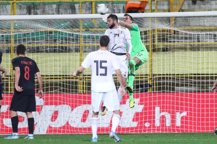 Hrvatska se u Puli s dva igrača manje pobjedom nad Gruzijom oprostila od 2019., ali i 'srebrnih' dresova