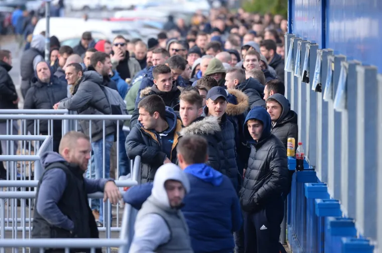 Gužva kod maksimirskog stadiona: Rasprodano svih 3000 ulaznica za utakmicu u Milanu!