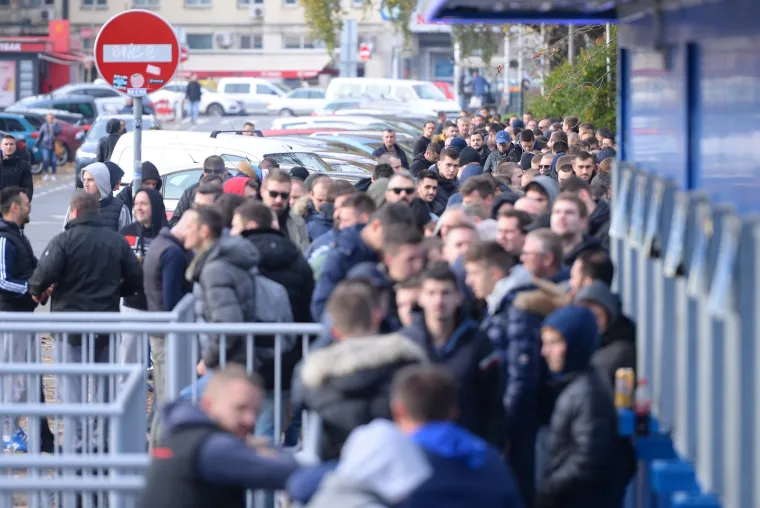 Gužva kod maksimirskog stadiona: Rasprodano svih 3000 ulaznica za utakmicu u Milanu!