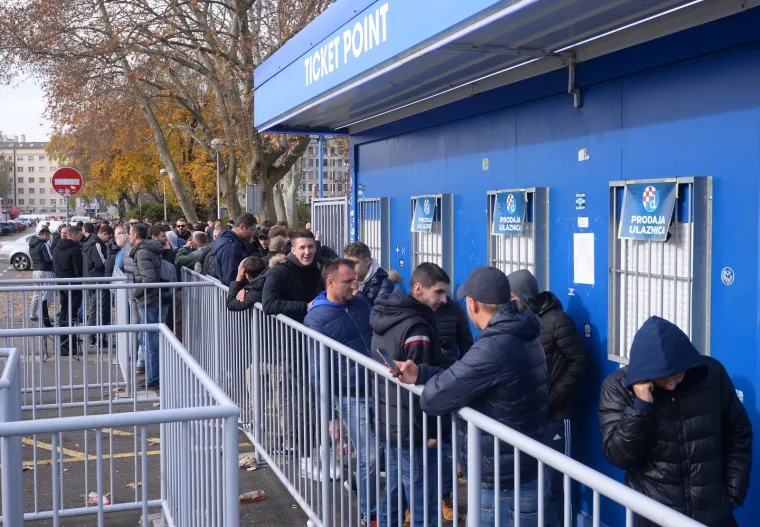 Gužva kod maksimirskog stadiona: Rasprodano svih 3000 ulaznica za utakmicu u Milanu!
