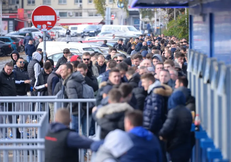 Gužva kod maksimirskog stadiona: Rasprodano svih 3000 ulaznica za utakmicu u Milanu!