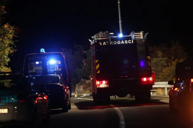 PROMETNA NESREĆA NA ULAZU U NOVI VINODOLSKI: Ozlijeđene osobe prevezene su u KBC Rijeka