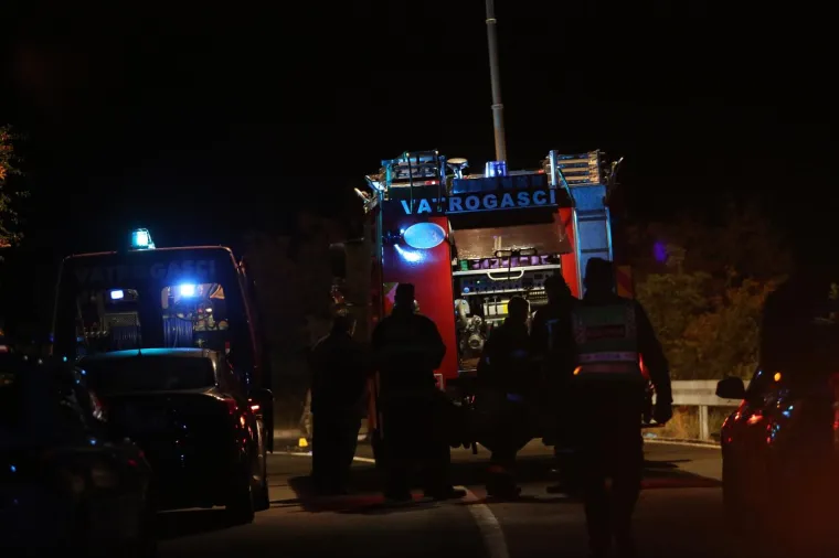 PROMETNA NESREĆA NA ULAZU U NOVI VINODOLSKI: Ozlijeđene osobe prevezene su u KBC Rijeka