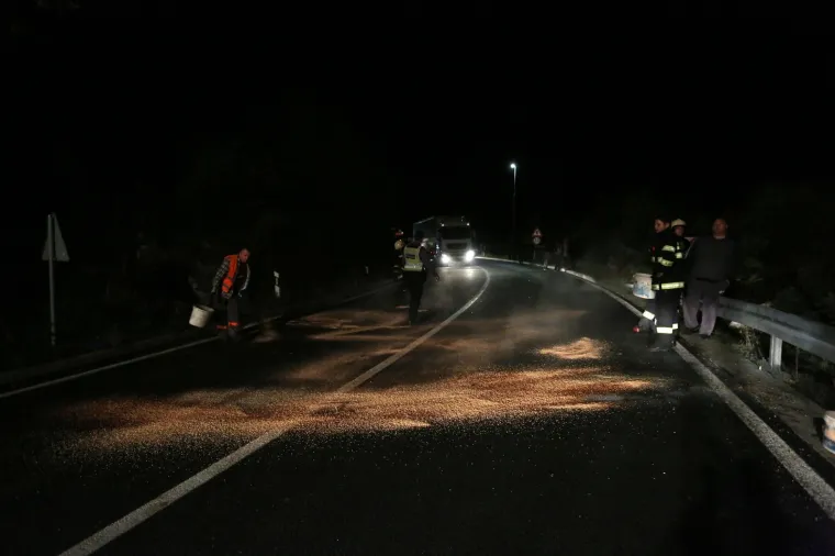 PROMETNA NESREĆA NA ULAZU U NOVI VINODOLSKI: Ozlijeđene osobe prevezene su u KBC Rijeka