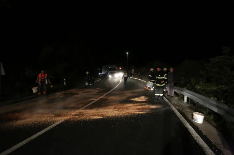 PROMETNA NESREĆA NA ULAZU U NOVI VINODOLSKI: Ozlijeđene osobe prevezene su u KBC Rijeka