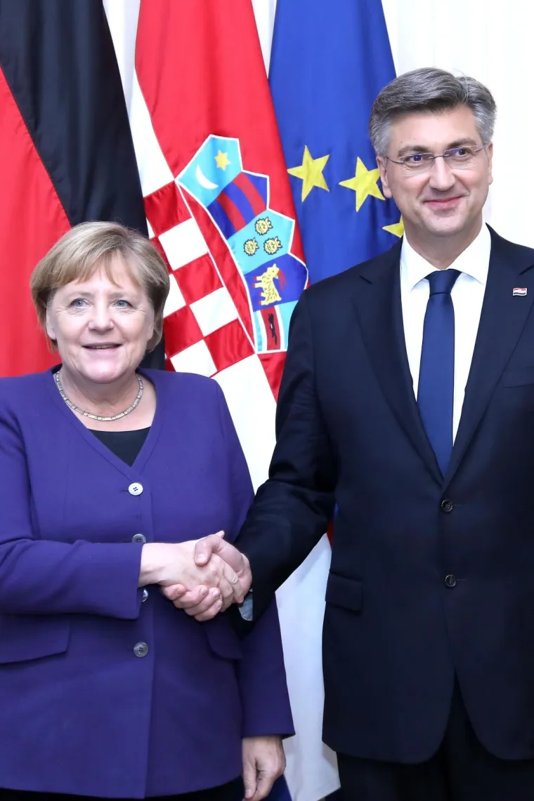 Plenković s ki&scaron;obranom u ruci i osmijehom na licu dočekao Angelu Merkel