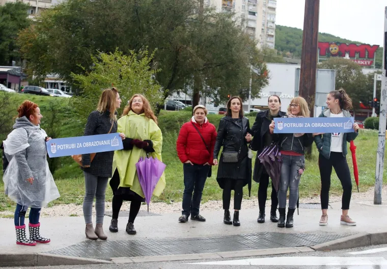 Mihalinec snimljen pred Sredi&scaron;njicom HDZ-a: Učitelji borbu iz &scaron;kola preselili na ulice