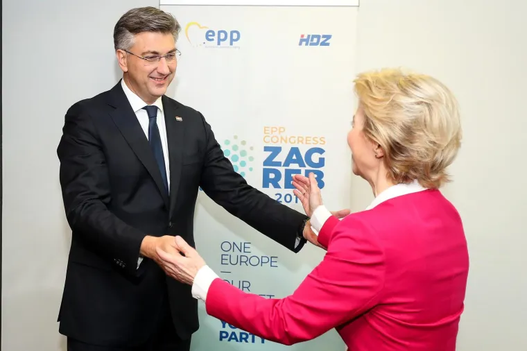 Pučani i službeno za novog &scaron;efa izabrali Tuska, u Zagrebu govorile Merkel, von der Leyen...