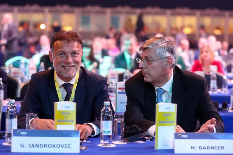 Pučani i službeno za novog &scaron;efa izabrali Tuska, u Zagrebu govorile Merkel, von der Leyen...