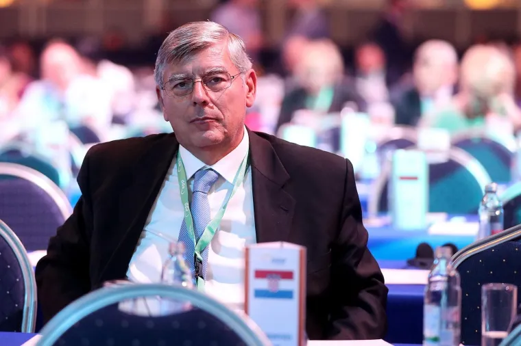 Pučani i službeno za novog &scaron;efa izabrali Tuska, u Zagrebu govorile Merkel, von der Leyen...