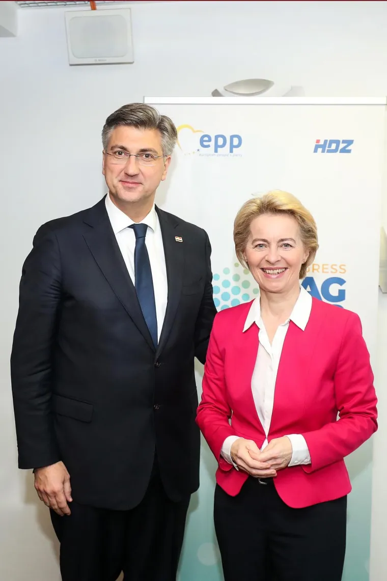 Pučani i službeno za novog &scaron;efa izabrali Tuska, u Zagrebu govorile Merkel, von der Leyen...